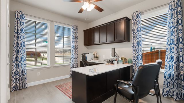1917 CHEROKEE Lane, Cleburne, TX 76033