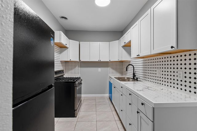 317 11th Avenue N, Texas City, TX 77590