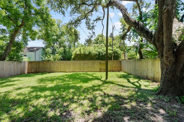 317 11th Avenue N, Texas City, TX 77590