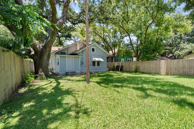 317 11th Avenue N, Texas City, TX 77590