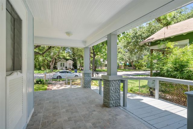 317 11th Avenue N, Texas City, TX 77590