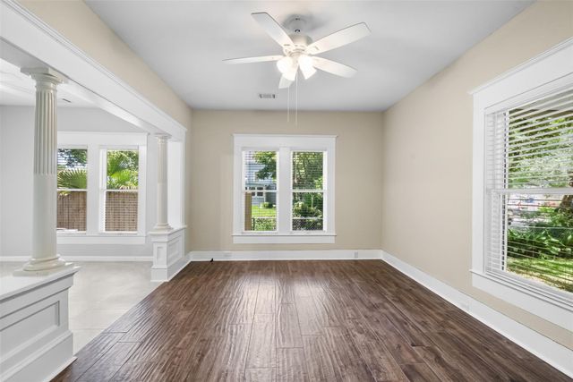 317 11th Avenue N, Texas City, TX 77590