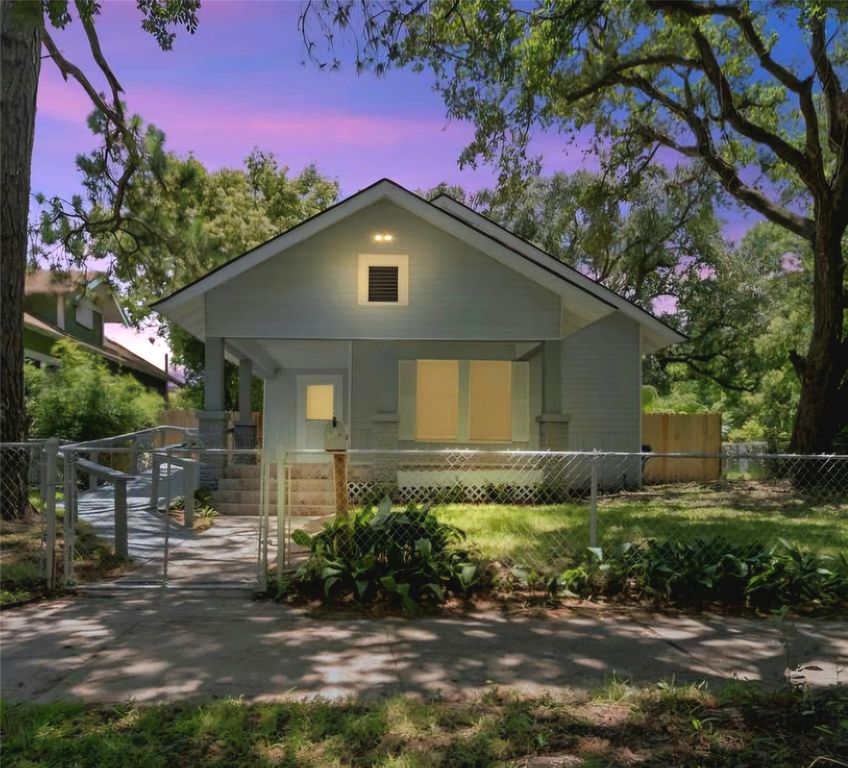 317 11th Avenue N, Texas City, TX 77590