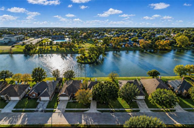 7619 Omaha Drive, Baytown, TX 77521