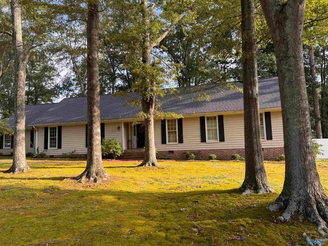 105 Hudgins Drive, Albertville, AL 35951
