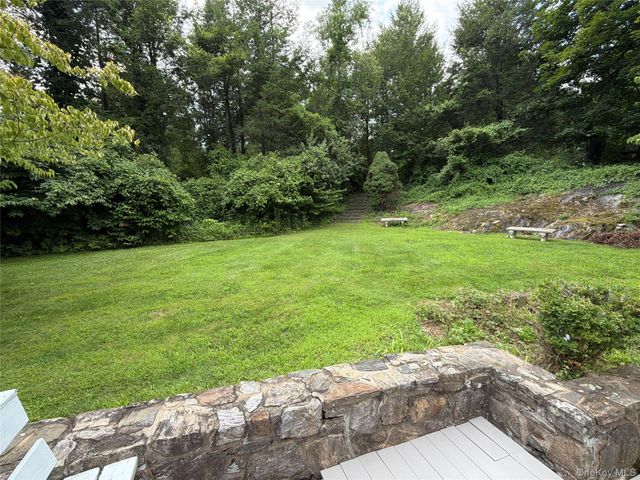 6 Raven Way, Pleasantville, NY 10570