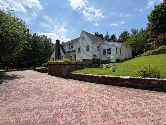 6 Raven Way, Pleasantville, NY 10570