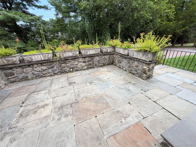 6 Raven Way, Pleasantville, NY 10570