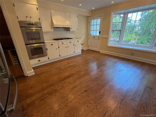 6 Raven Way, Pleasantville, NY 10570