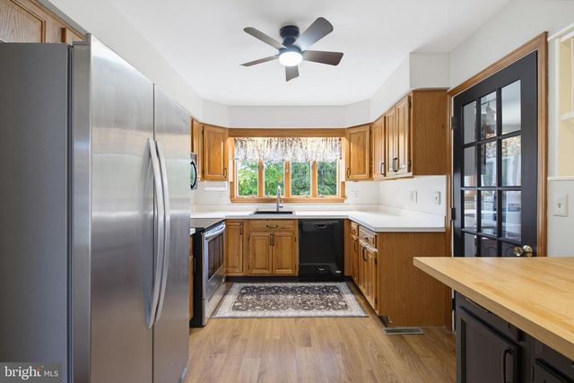 121 WHEATLAND DR, Denver, PA 17517