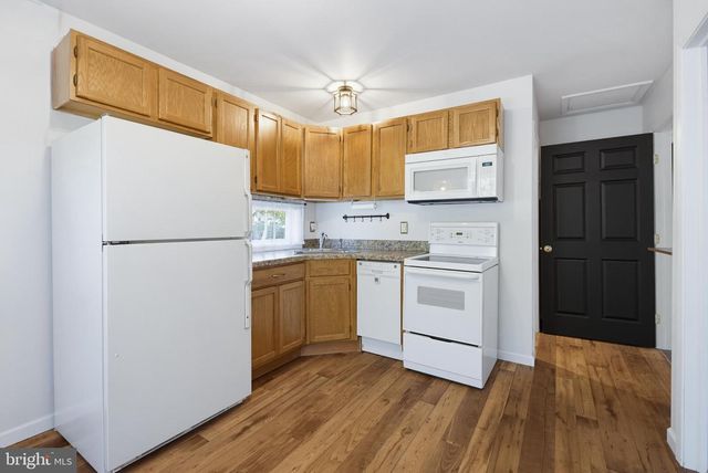 121 WHEATLAND DR, Denver, PA 17517