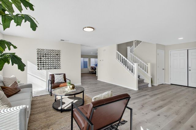 1530 Maryclair Dr, Olivehurst, CA 95961