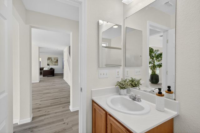 1530 Maryclair Dr, Olivehurst, CA 95961