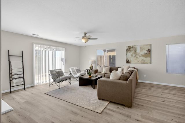 1530 Maryclair Dr, Olivehurst, CA 95961