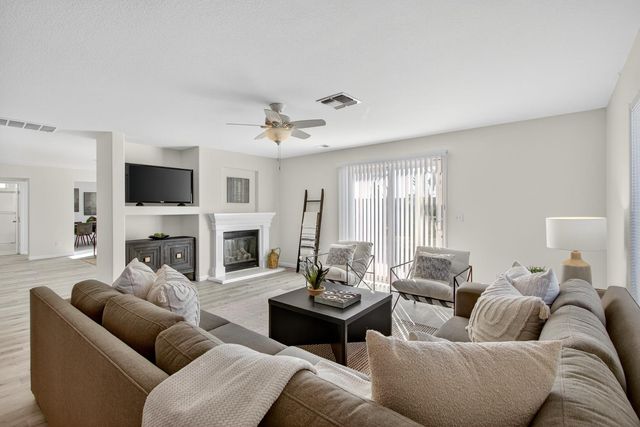 1530 Maryclair Dr, Olivehurst, CA 95961