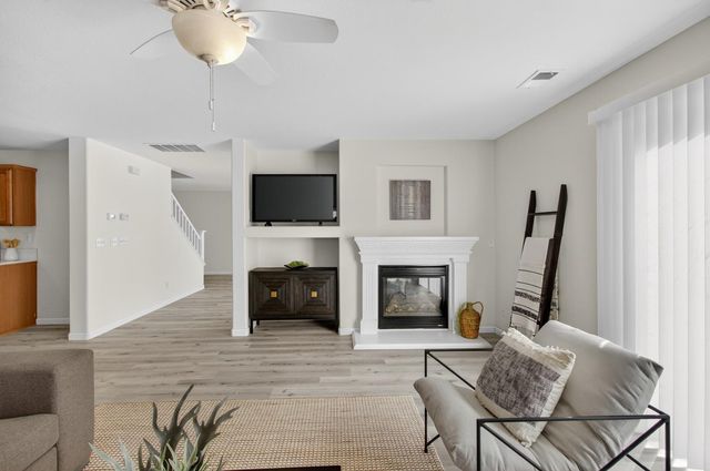 1530 Maryclair Dr, Olivehurst, CA 95961