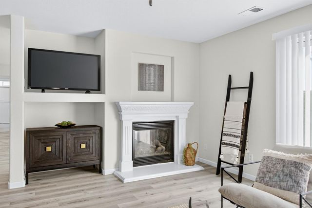 1530 Maryclair Dr, Olivehurst, CA 95961