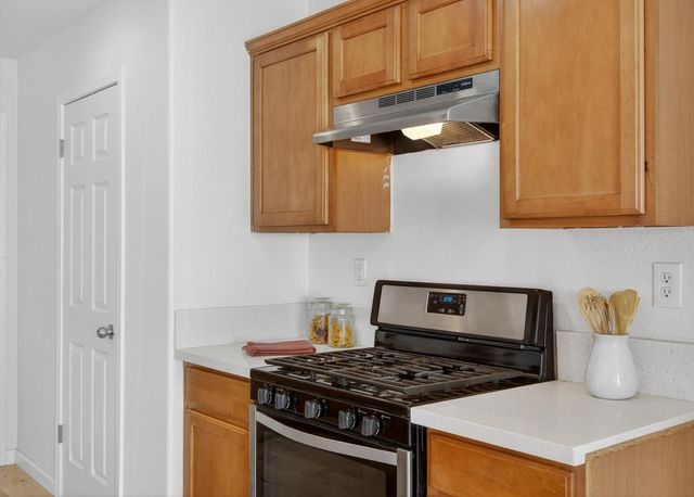 1530 Maryclair Dr, Olivehurst, CA 95961