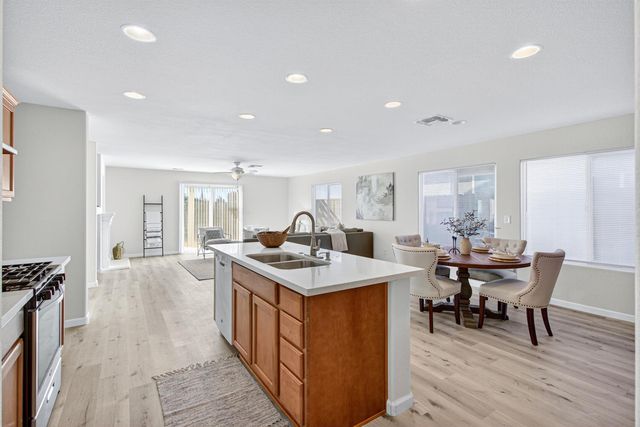 1530 Maryclair Dr, Olivehurst, CA 95961