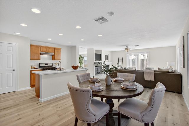 1530 Maryclair Dr, Olivehurst, CA 95961