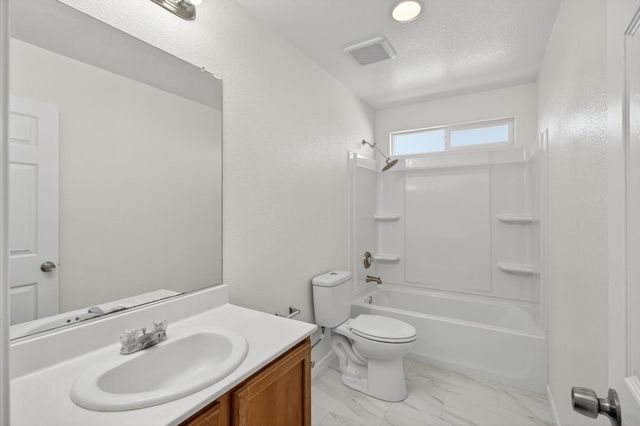 1530 Maryclair Dr, Olivehurst, CA 95961