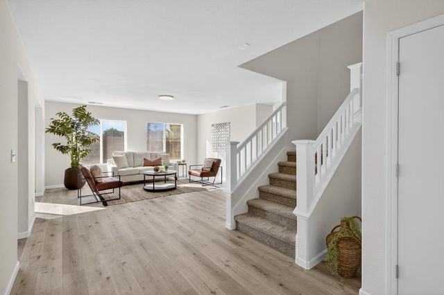 1530 Maryclair Dr, Olivehurst, CA 95961