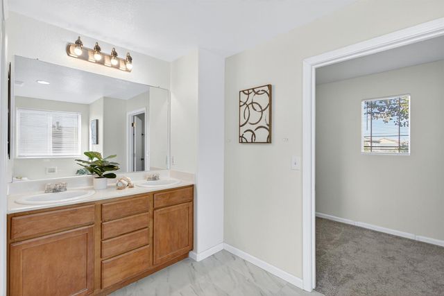 1530 Maryclair Dr, Olivehurst, CA 95961