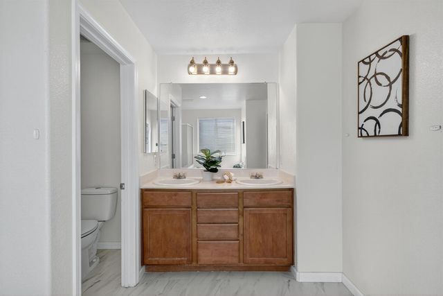 1530 Maryclair Dr, Olivehurst, CA 95961