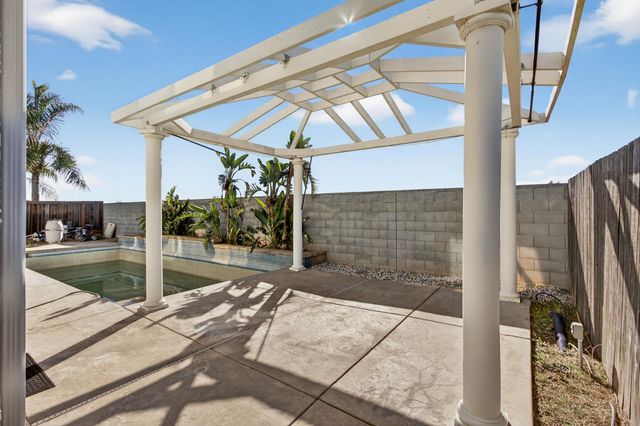 1530 Maryclair Dr, Olivehurst, CA 95961