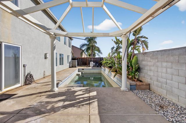 1530 Maryclair Dr, Olivehurst, CA 95961