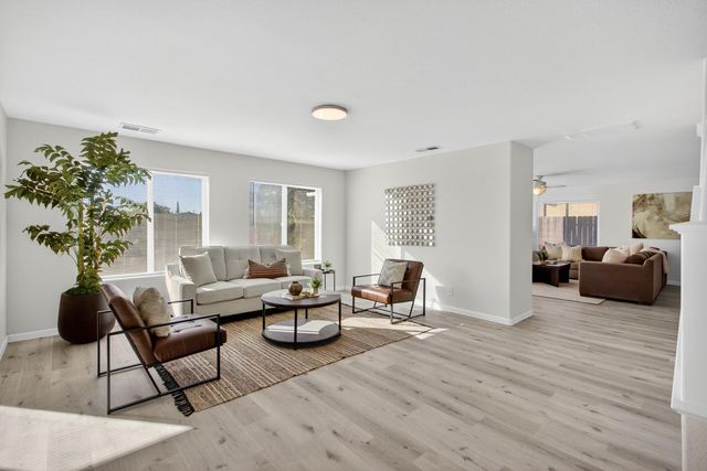 1530 Maryclair Dr, Olivehurst, CA 95961