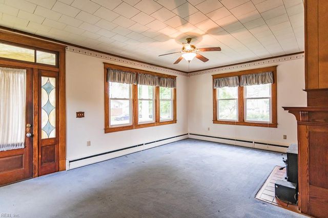 16 S Juniper ST, Hampton, VA 23669