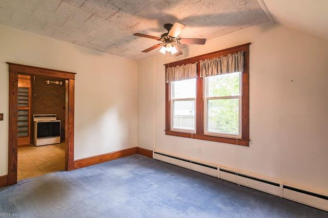 16 S Juniper ST, Hampton, VA 23669