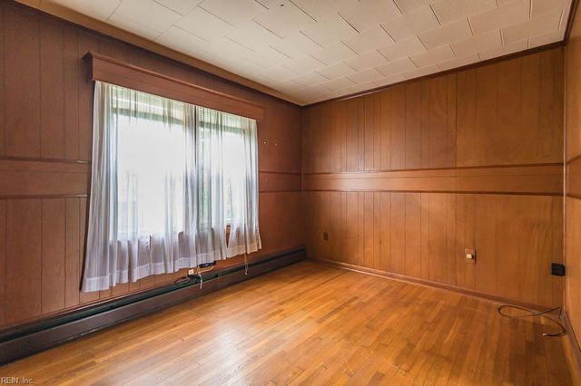 16 S Juniper ST, Hampton, VA 23669