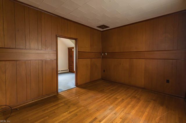 16 S Juniper ST, Hampton, VA 23669