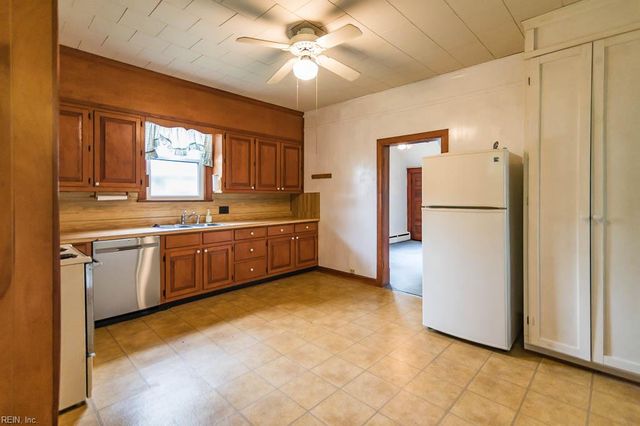 16 S Juniper ST, Hampton, VA 23669