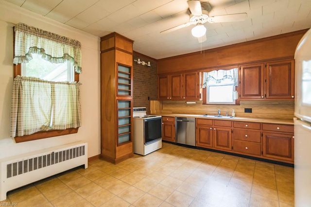 16 S Juniper ST, Hampton, VA 23669
