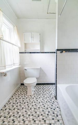 16 S Juniper ST, Hampton, VA 23669