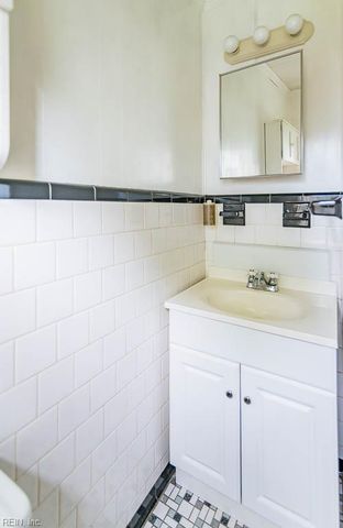 16 S Juniper ST, Hampton, VA 23669