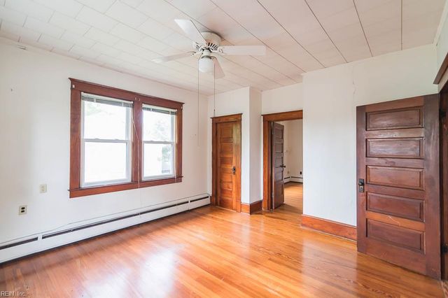 16 S Juniper ST, Hampton, VA 23669