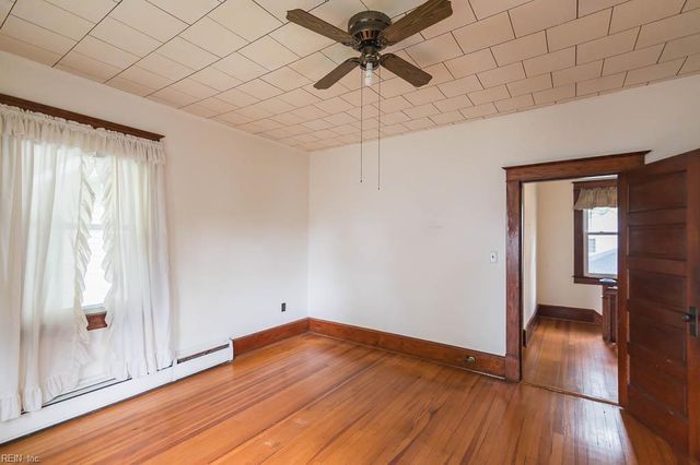 16 S Juniper ST, Hampton, VA 23669