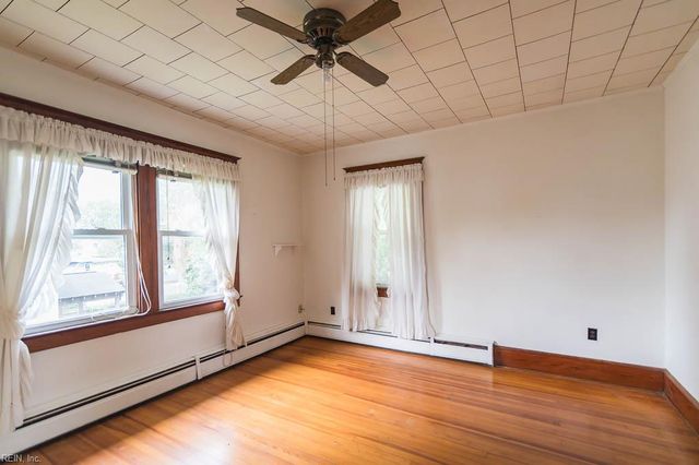 16 S Juniper ST, Hampton, VA 23669