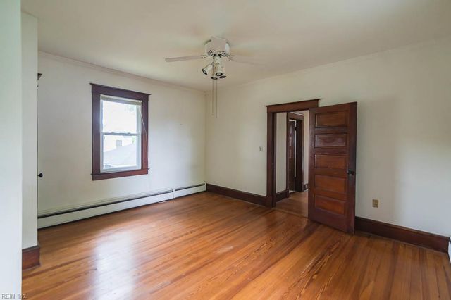 16 S Juniper ST, Hampton, VA 23669