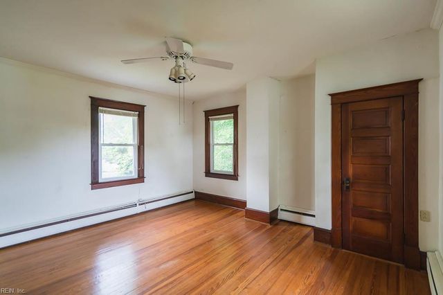 16 S Juniper ST, Hampton, VA 23669