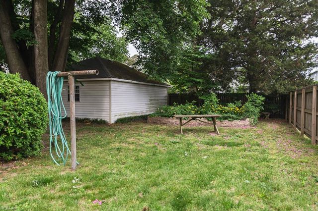 16 S Juniper ST, Hampton, VA 23669