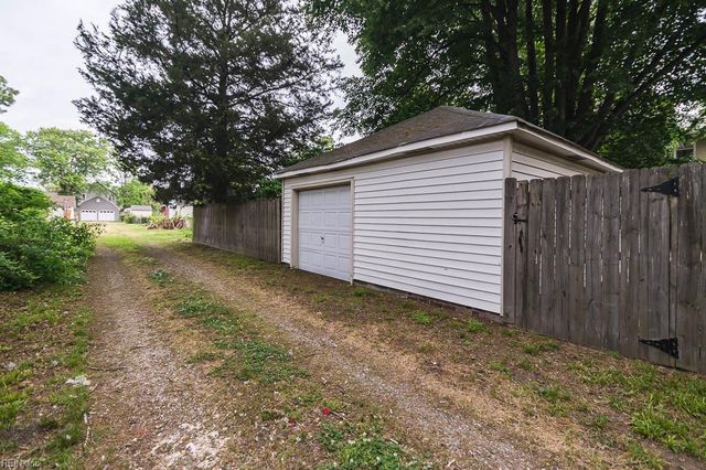 16 S Juniper ST, Hampton, VA 23669