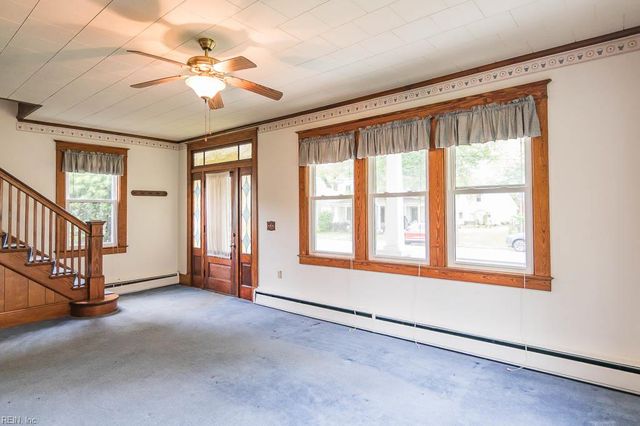 16 S Juniper ST, Hampton, VA 23669