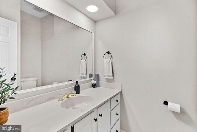 9440 FLOWERDEN LN, Manassas, VA 20110