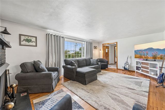 1247 Old Leechburg Rd, Plum Boro, PA 15239