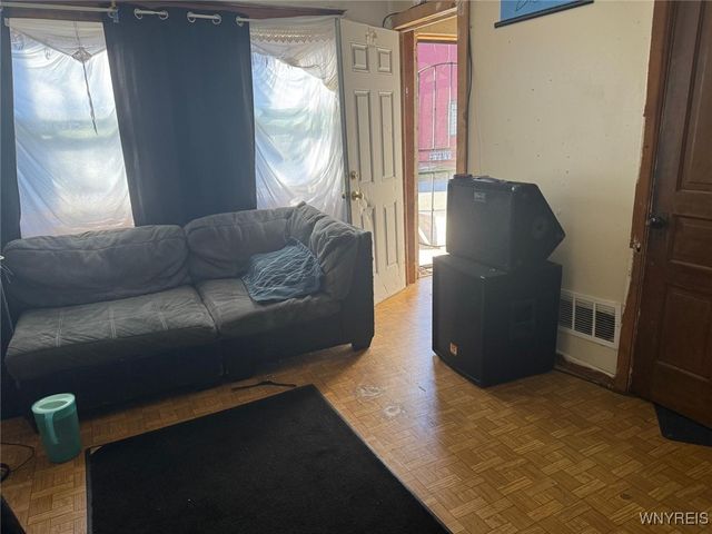 89 Deshler Street, Buffalo, NY 14212